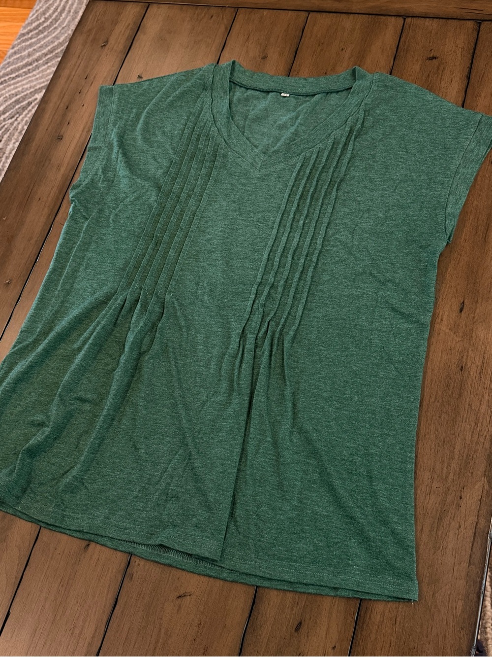 Women's Green Pintuck V-Neck Top Cap Sleeves Size M #438